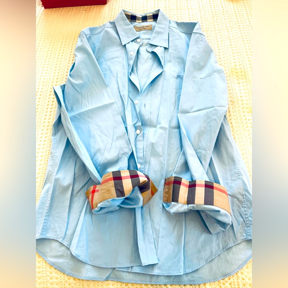 Burberry bottom down shirt